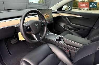 Седан Tesla Model 3 2022 в 