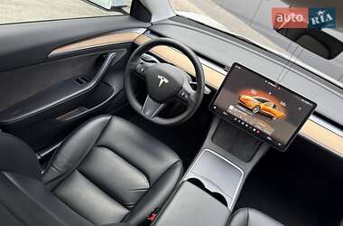 Седан Tesla Model 3 2022 в 