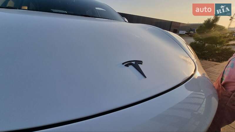 Седан Tesla Model 3 2021 в Хмельницькому