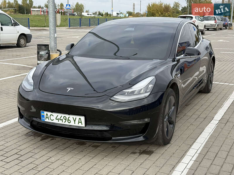 Седан Tesla Model 3 2019 в Нововолынске