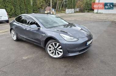 Седан Tesla Model 3 2018 в Ровно