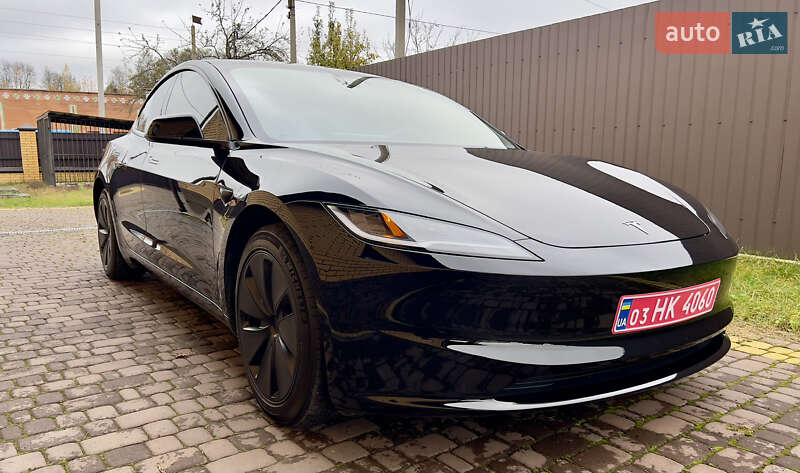 Седан Tesla Model 3 2024 в Олевську
