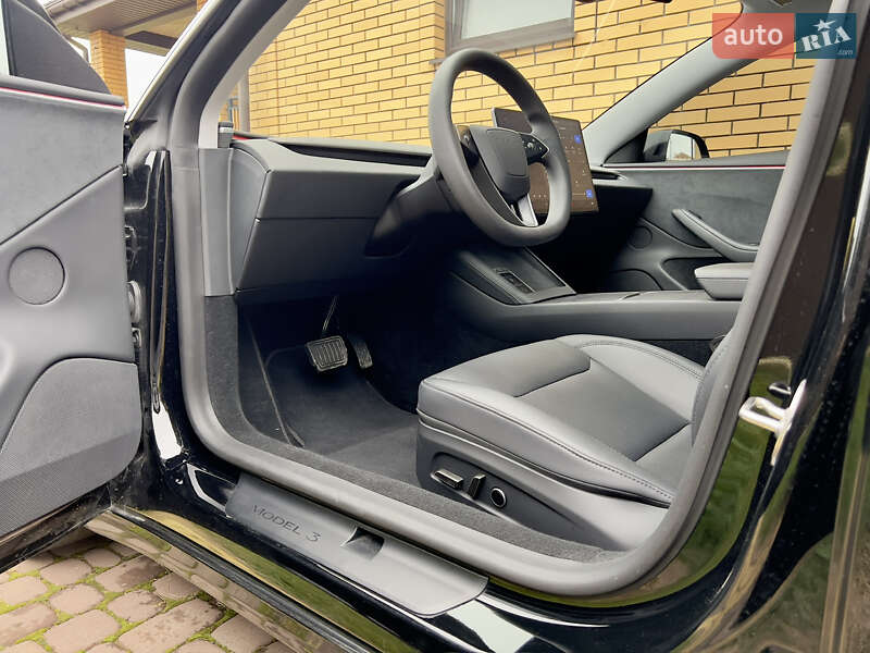 Седан Tesla Model 3 2024 в Олевську