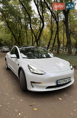 Седан Tesla Model 3 2021 в 