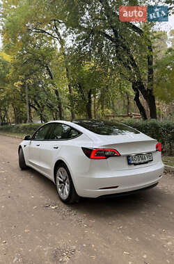 Седан Tesla Model 3 2021 в 