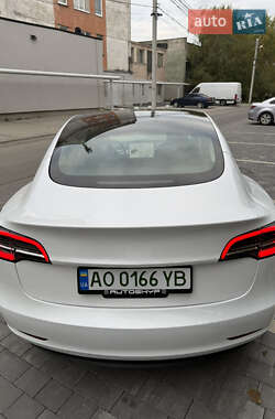 Седан Tesla Model 3 2021 в 
