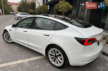 Седан Tesla Model 3 2021 в 