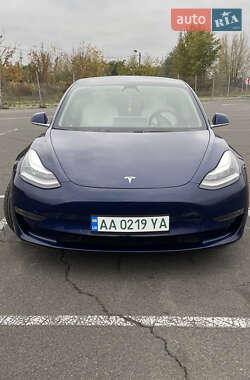 Седан Tesla Model 3 2019 в Киеве