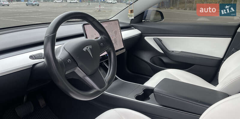 Седан Tesla Model 3 2019 в Києві