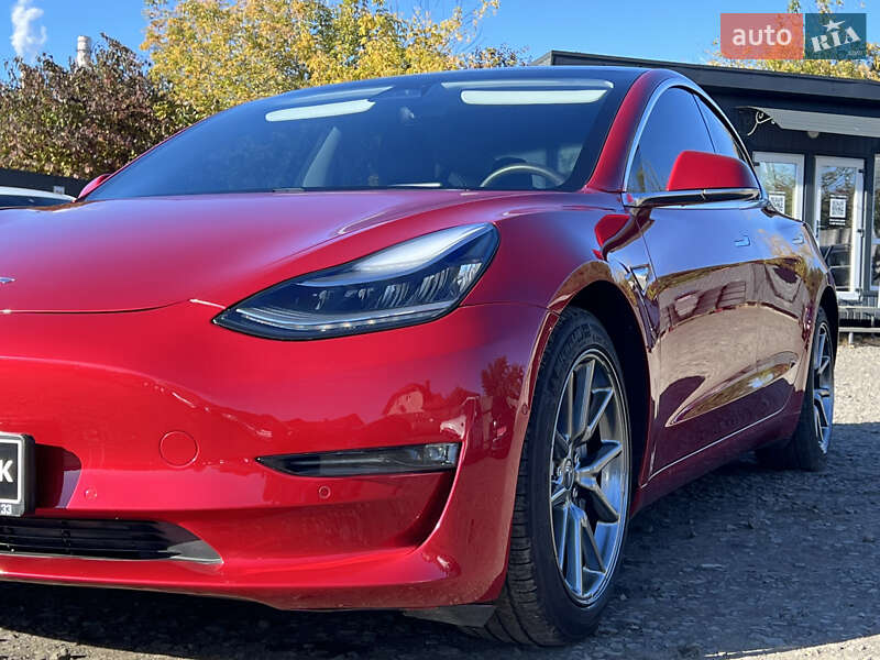 Седан Tesla Model 3 2020 в Луцьку