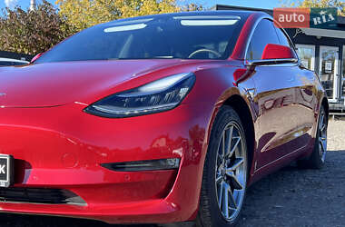 Седан Tesla Model 3 2020 в 