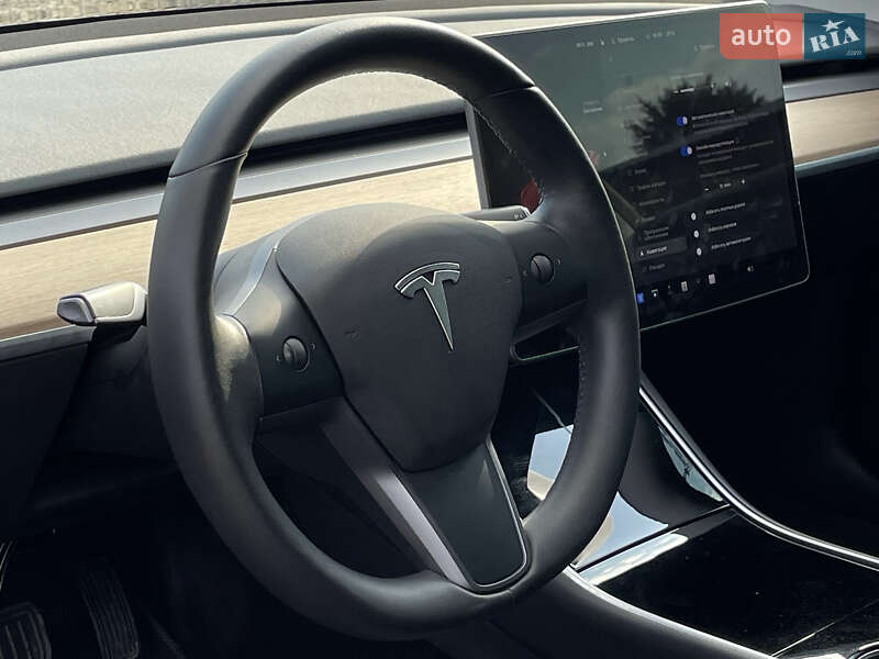 Седан Tesla Model 3 2020 в Луцьку