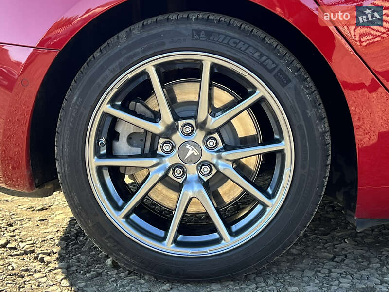 Седан Tesla Model 3 2020 в Луцьку