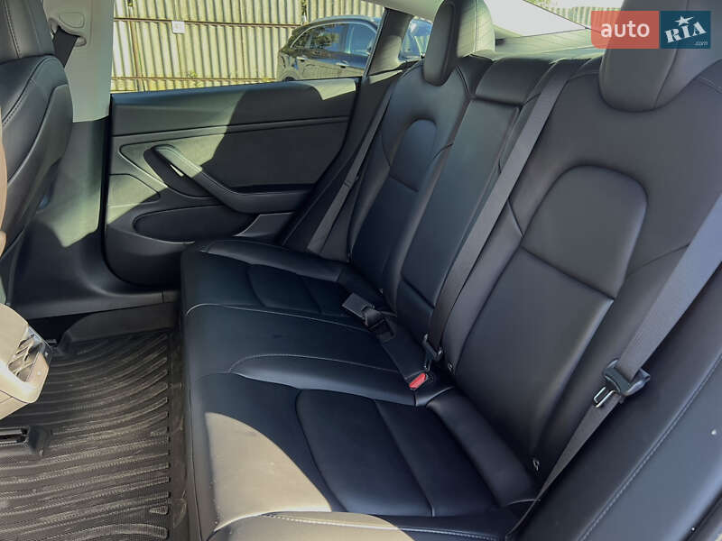 Седан Tesla Model 3 2020 в Луцьку