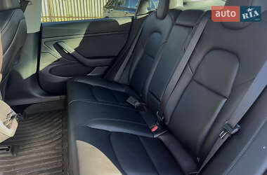 Седан Tesla Model 3 2020 в 