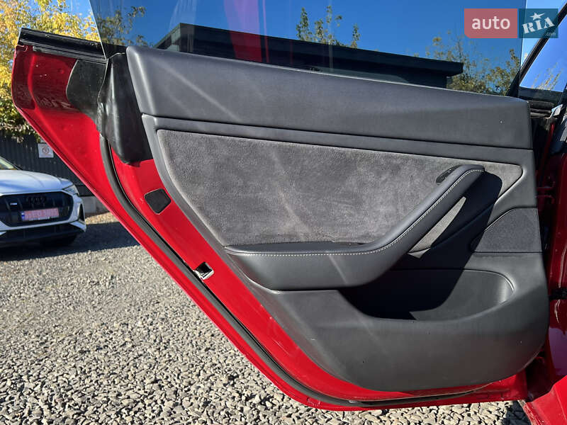 Седан Tesla Model 3 2020 в Луцьку