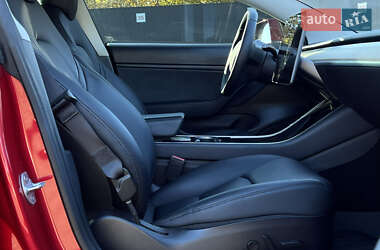 Седан Tesla Model 3 2020 в 