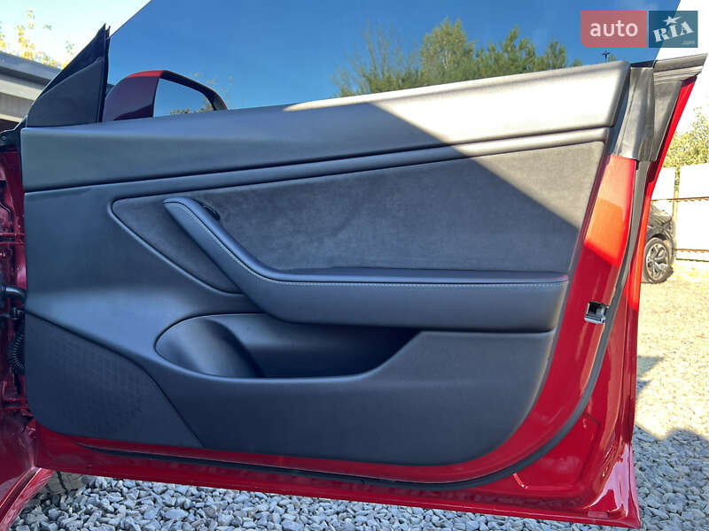 Седан Tesla Model 3 2020 в Луцьку