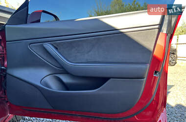 Седан Tesla Model 3 2020 в 
