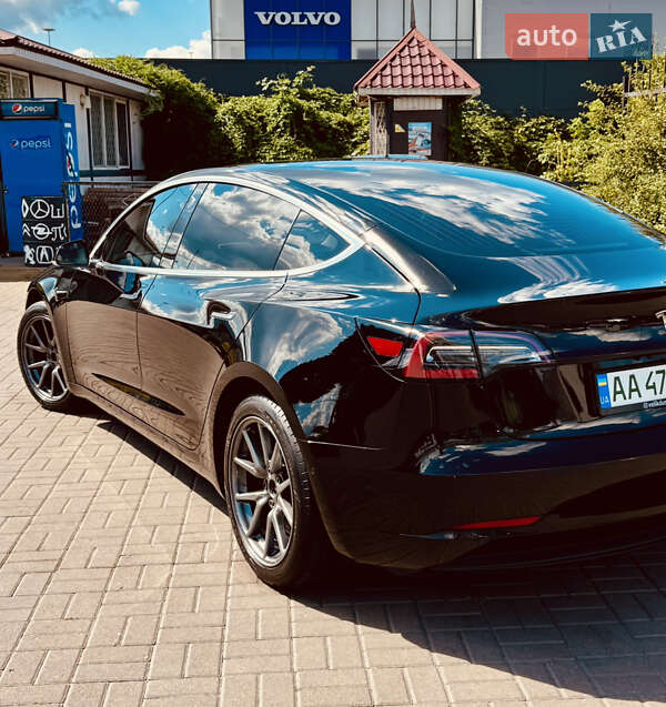 Седан Tesla Model 3 2019 в Киеве