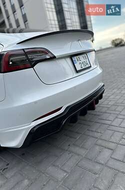 Седан Tesla Model 3 2022 в 