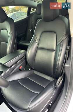 Седан Tesla Model 3 2022 в 