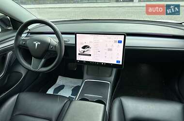 Седан Tesla Model 3 2022 в 