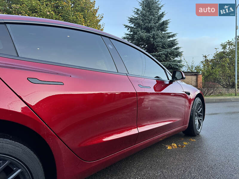Седан Tesla Model 3 2024 в Києві