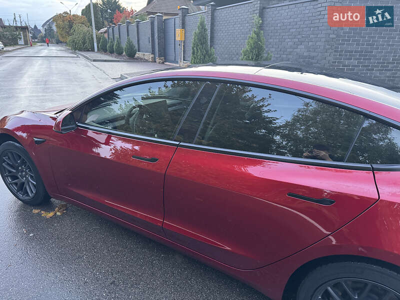 Седан Tesla Model 3 2024 в Києві