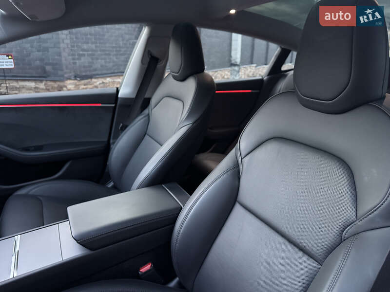 Седан Tesla Model 3 2024 в Києві