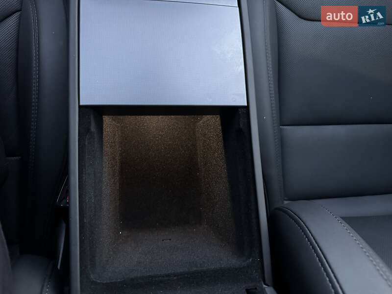 Седан Tesla Model 3 2024 в Києві