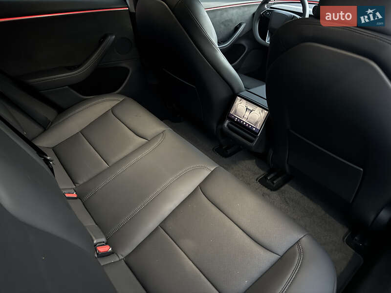Седан Tesla Model 3 2024 в Києві