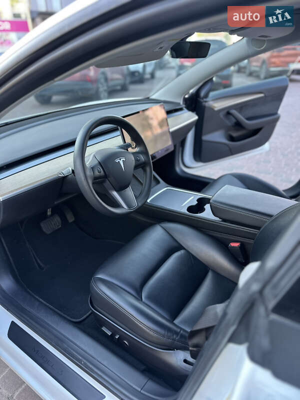Седан Tesla Model 3 2021 в Івано-Франківську