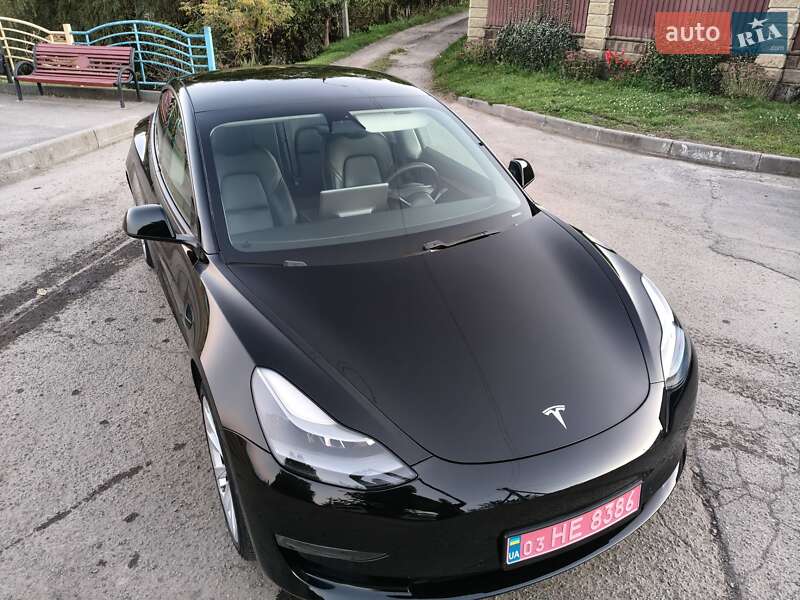 Седан Tesla Model 3 2021 в Луцьку