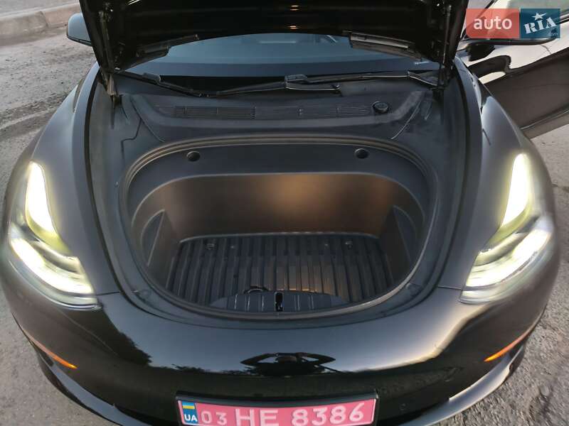 Седан Tesla Model 3 2021 в Луцьку