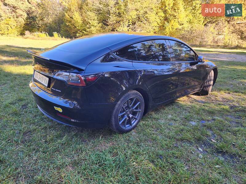 Седан Tesla Model 3 2021 в Кременці