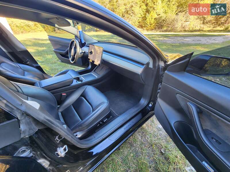 Седан Tesla Model 3 2021 в Кременці