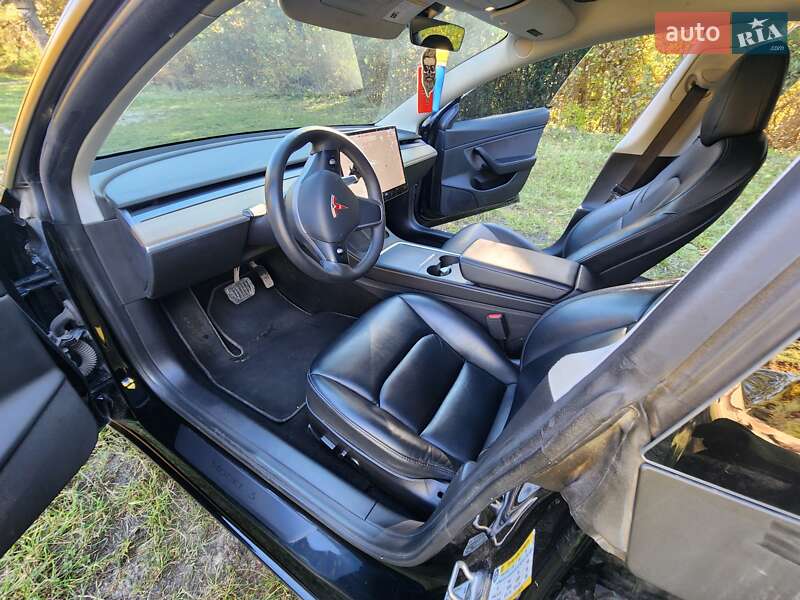 Седан Tesla Model 3 2021 в Кременці