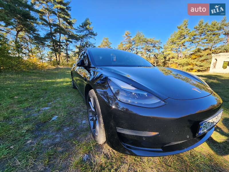 Седан Tesla Model 3 2021 в Кременці