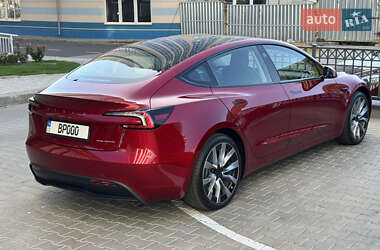 Седан Tesla Model 3 2024 в 