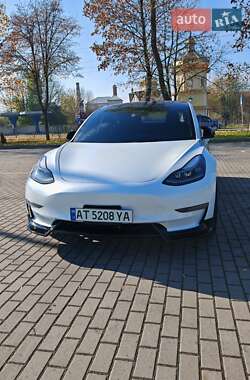 Седан Tesla Model 3 2021 в 