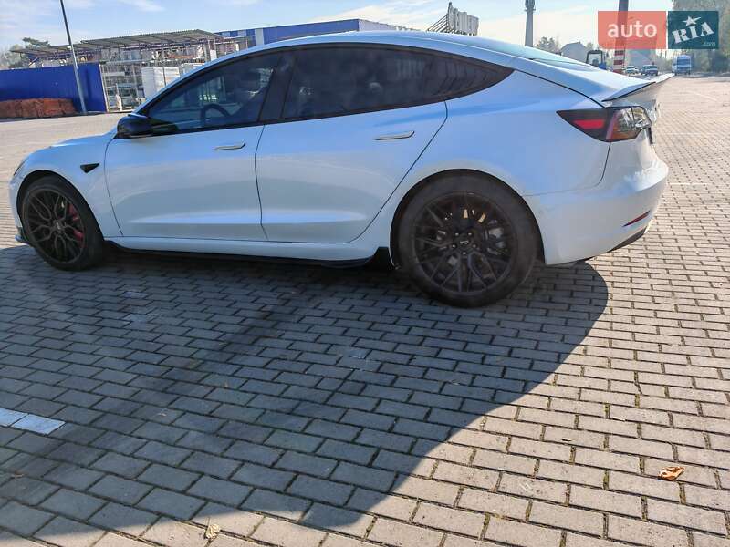 Седан Tesla Model 3 2021 в Коломиї