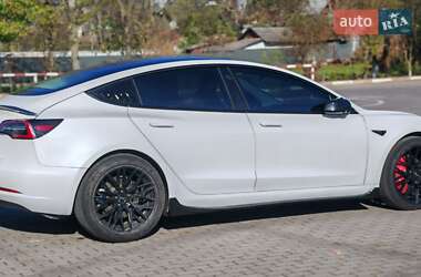 Седан Tesla Model 3 2021 в 