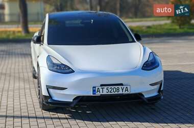 Седан Tesla Model 3 2021 в 