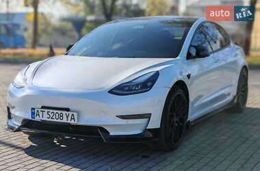 Седан Tesla Model 3 2021 в 