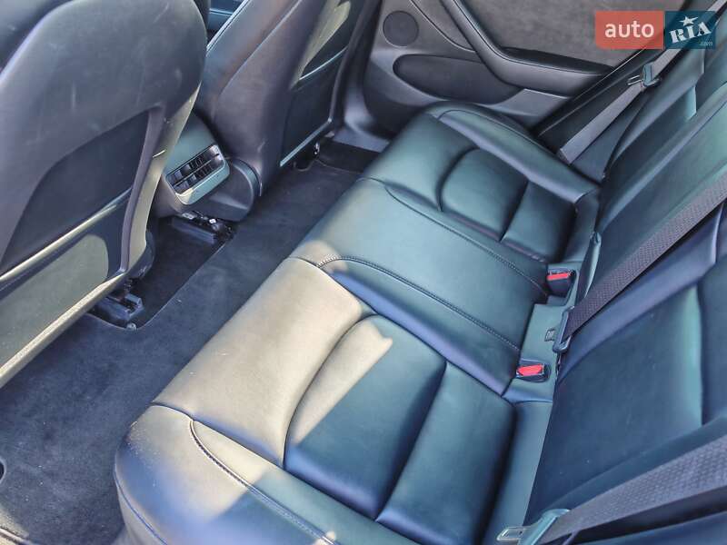 Седан Tesla Model 3 2021 в Коломиї