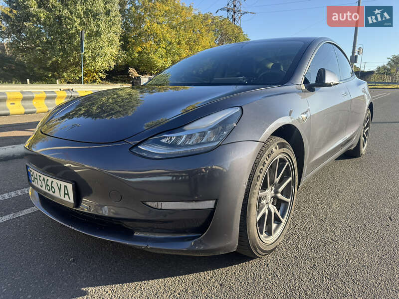 Седан Tesla Model 3 2020 в 