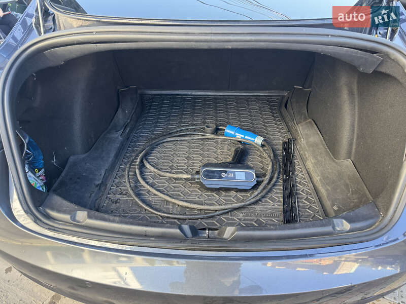 Седан Tesla Model 3 2020 в Одесі