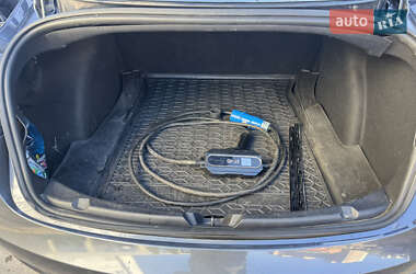 Седан Tesla Model 3 2020 в 
