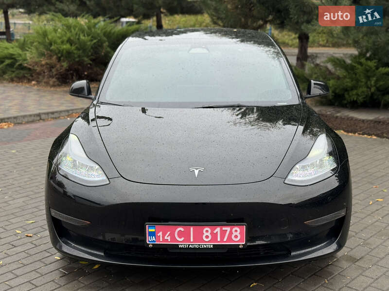 Седан Tesla Model 3 2023 в Черкассах